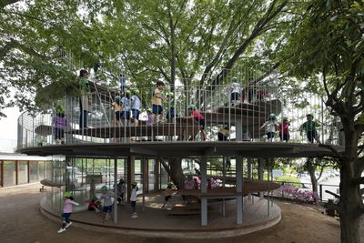 Fuji_kindergarten_ring_around_a_tree_t290911_k1